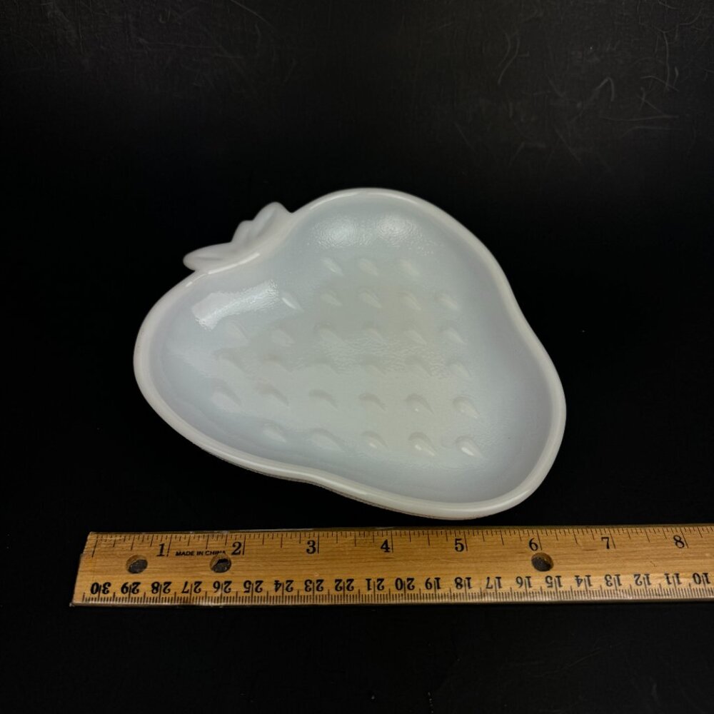 Vintage Strawberry Shaped White Milk Glass Trinket Candy Dish‎ Bowl Hazel Atlas